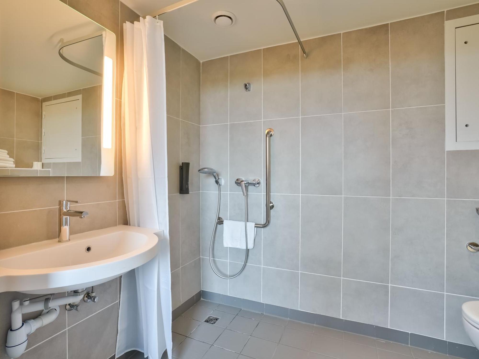 B&B Hotel Paris Porte D'Orleans モンルージュ エクステリア 写真
